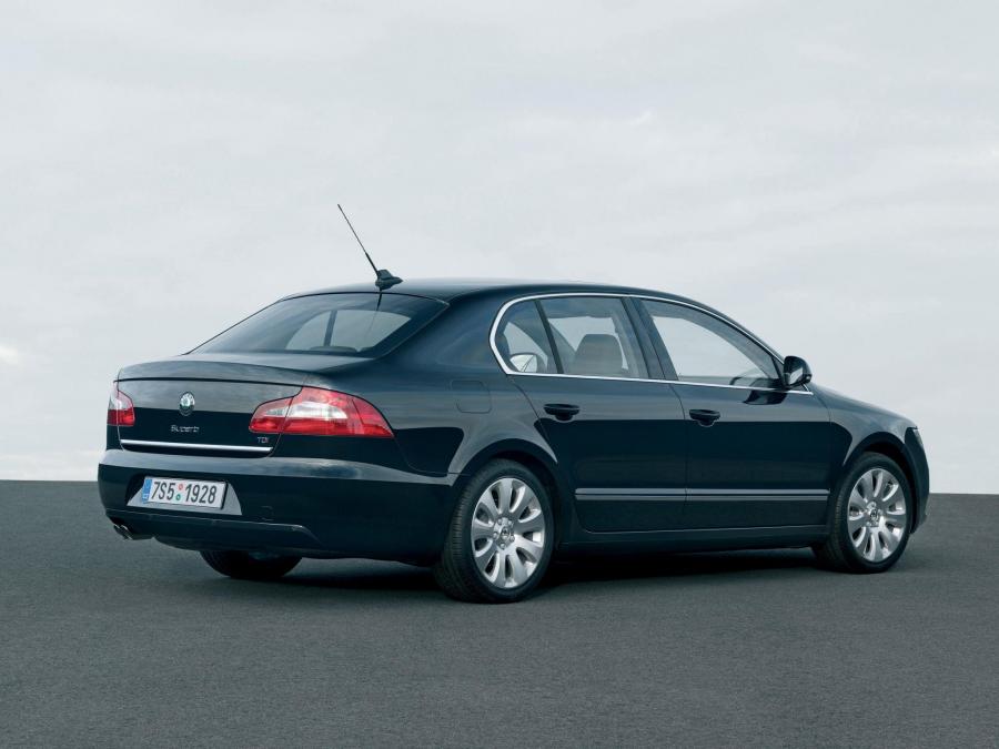  Skoda Superb 2008 года  (фото 37 из 131)